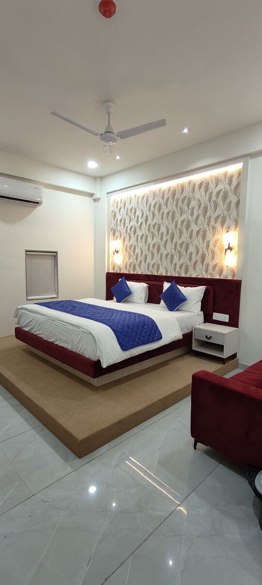 Hotel Beverly Deluxe Room 5