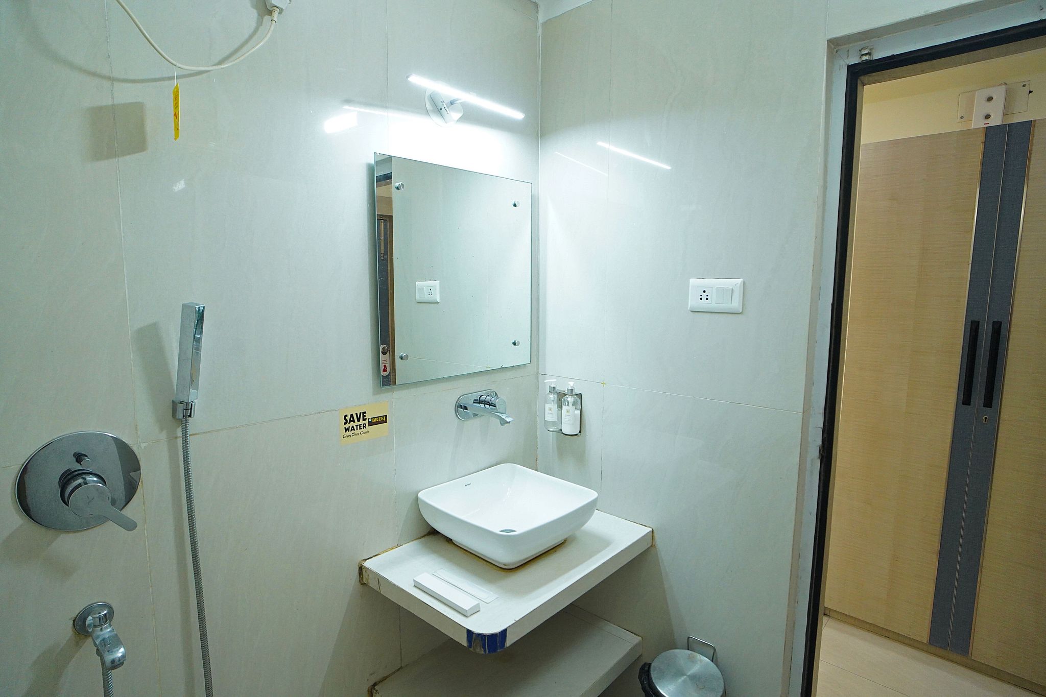 Breej Hotel Deluxe Room 4