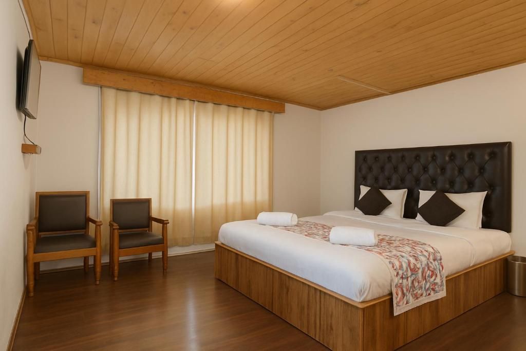 Kashmir House Deluxe Room 4