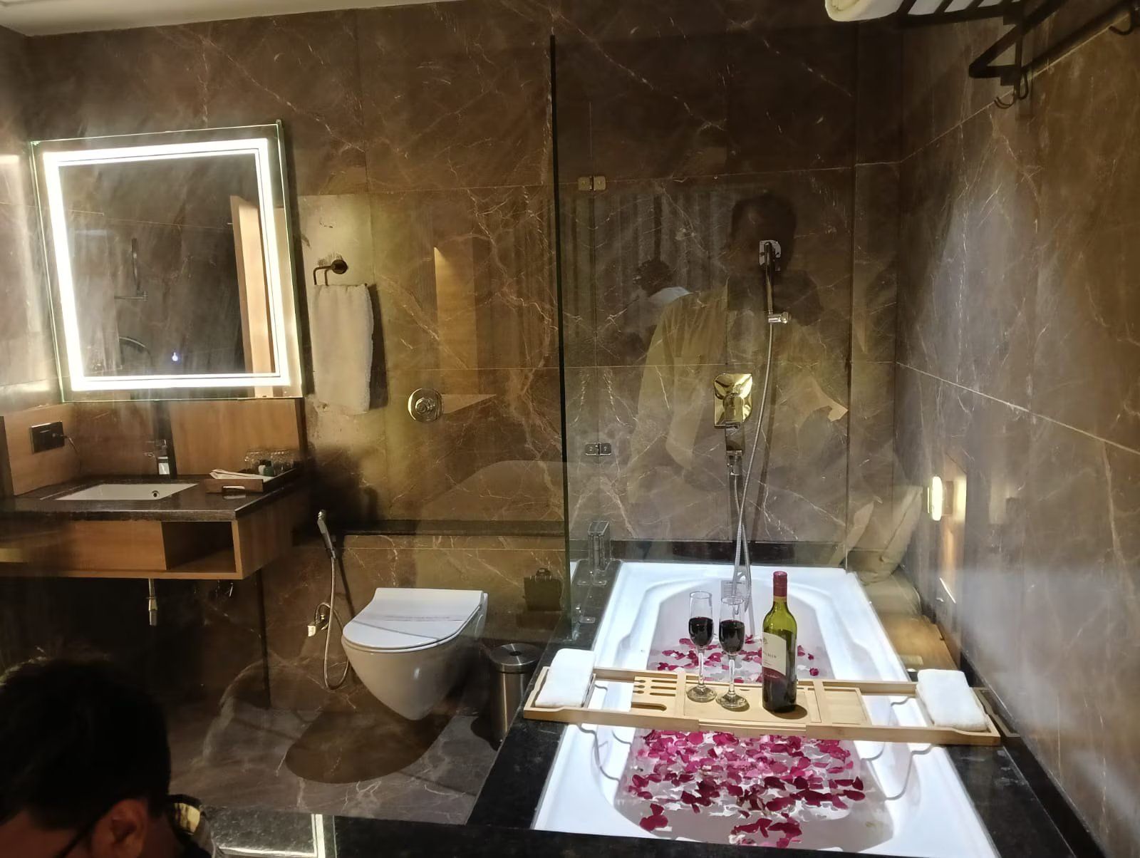 Suite room with Bathtub