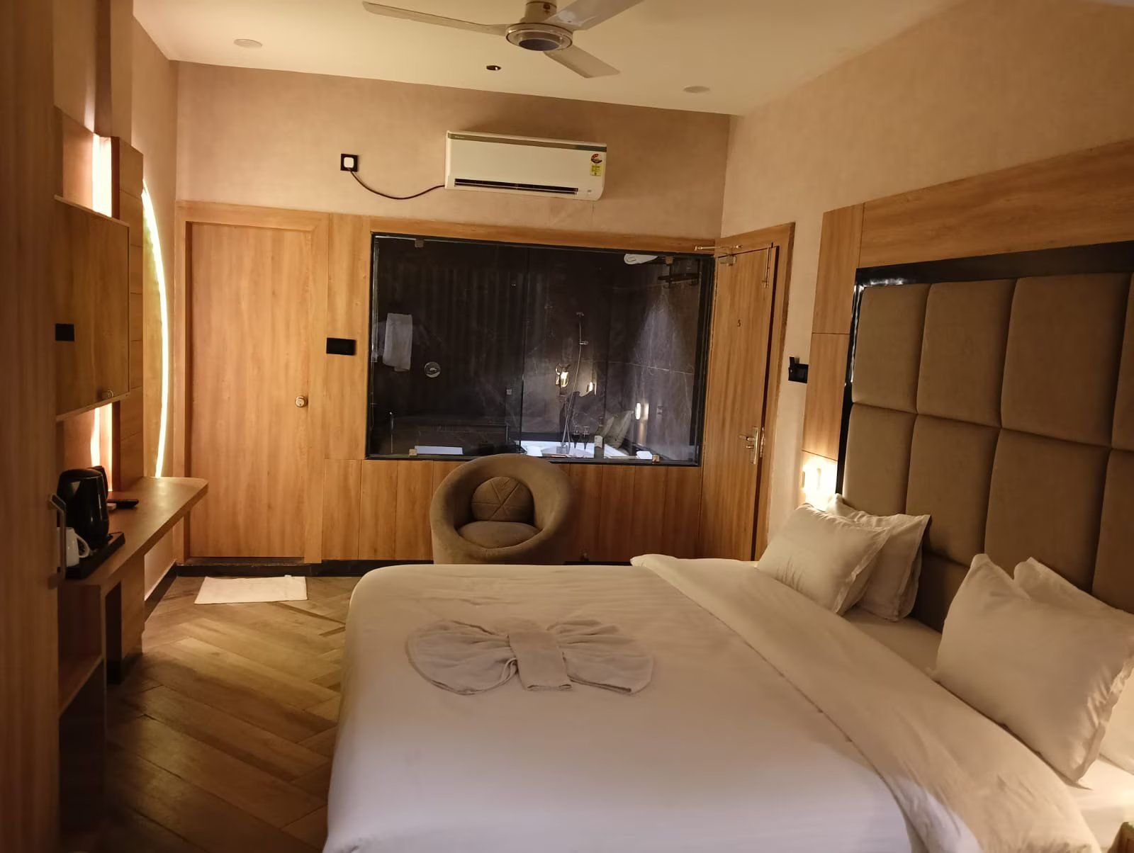 Suite room with Bathtub