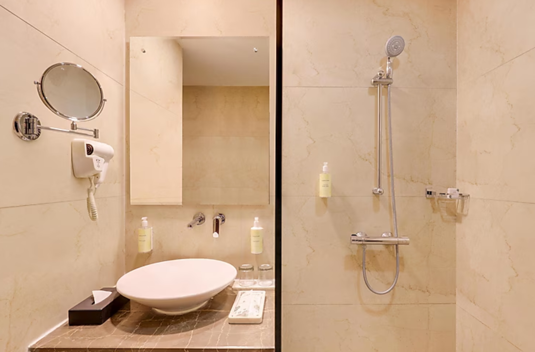 Lemon Tree Hotel, Kasauli Superior Room with Valley View 3