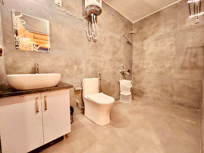 The Classic Crown Hotel  Deluxe Room (Non-View) 6