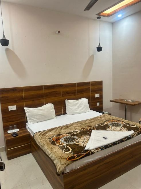Hotel Kartik Deluxe Room 5
