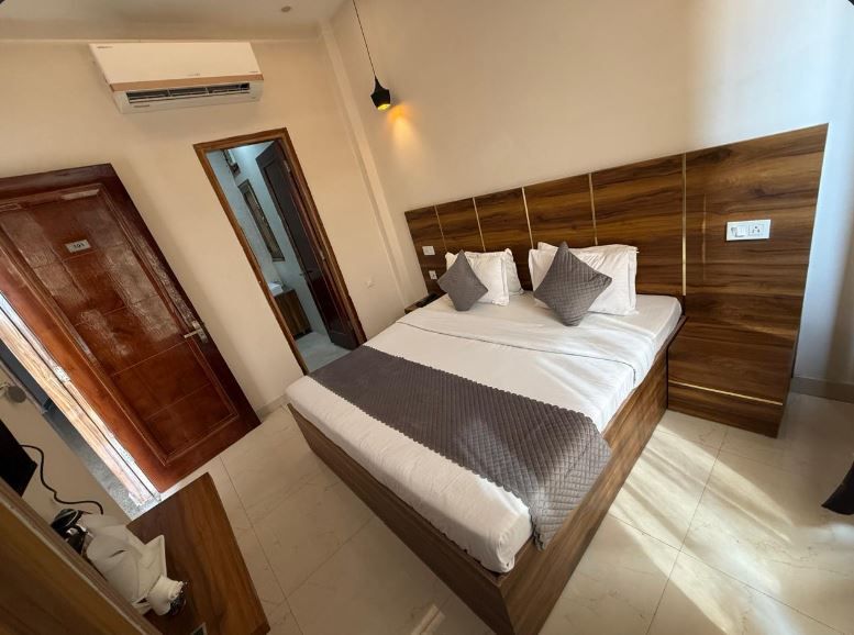 Hotel Kartik Deluxe Room