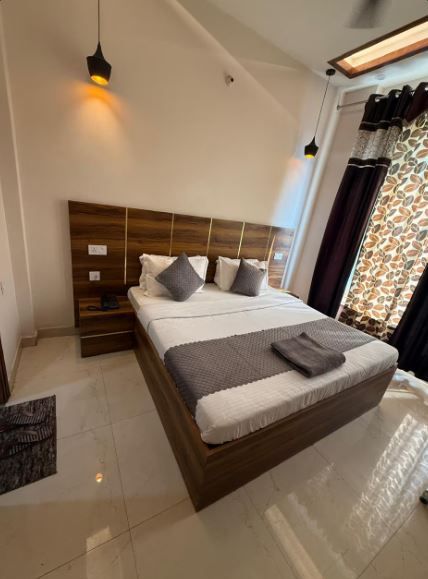 Hotel Kartik Deluxe Room 3
