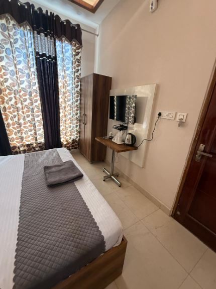Hotel Kartik Deluxe Room 7