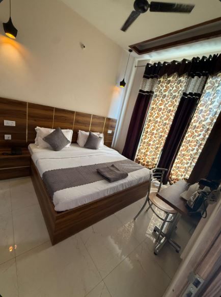 Hotel Kartik Deluxe Room 2
