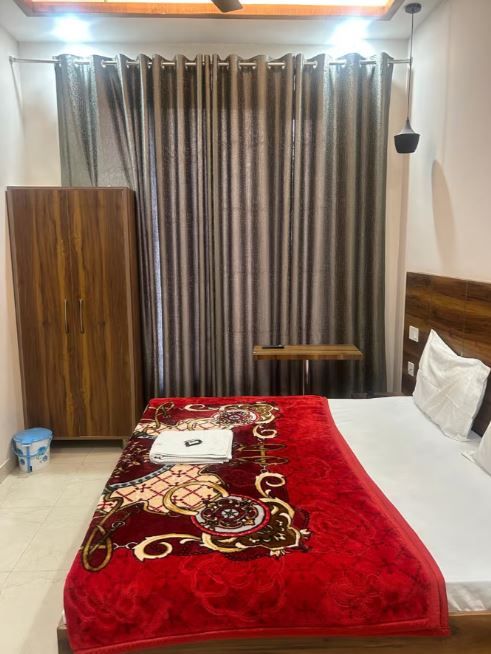 Hotel Kartik Deluxe Room 11
