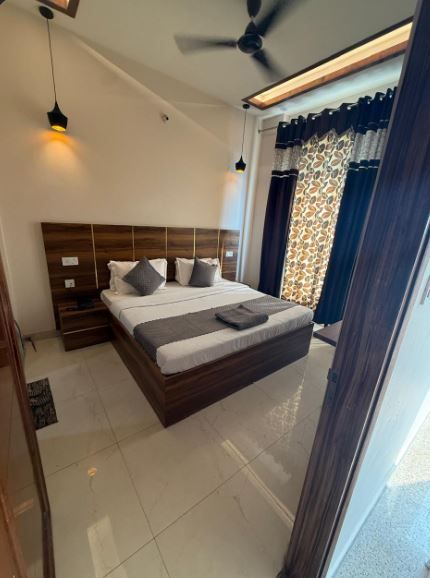 Hotel Kartik Deluxe Room 4