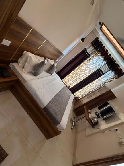 Hotel Kartik Deluxe Room 8