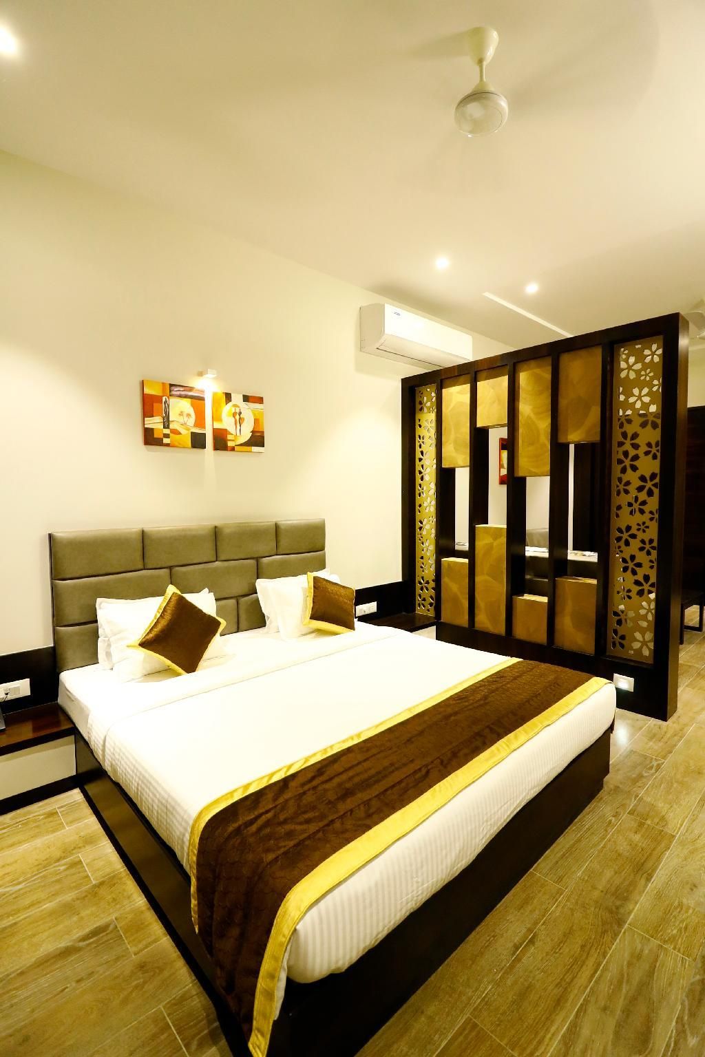 The Royal Inn Deluxe Room 2