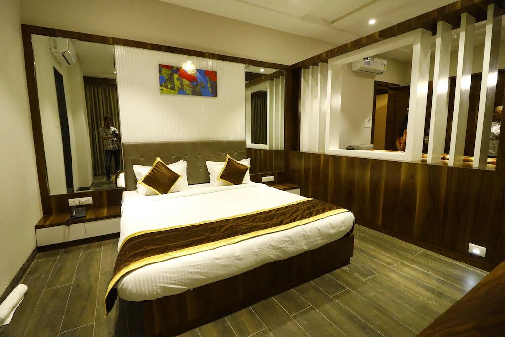 The Royal Inn Deluxe Room 4