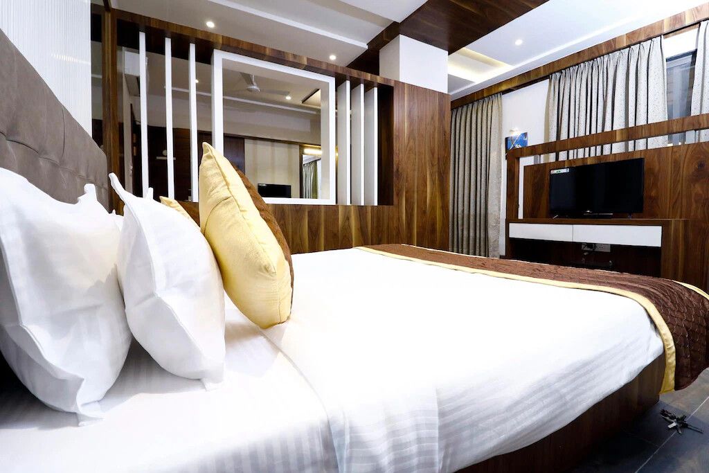 The Royal Inn Deluxe Room 3