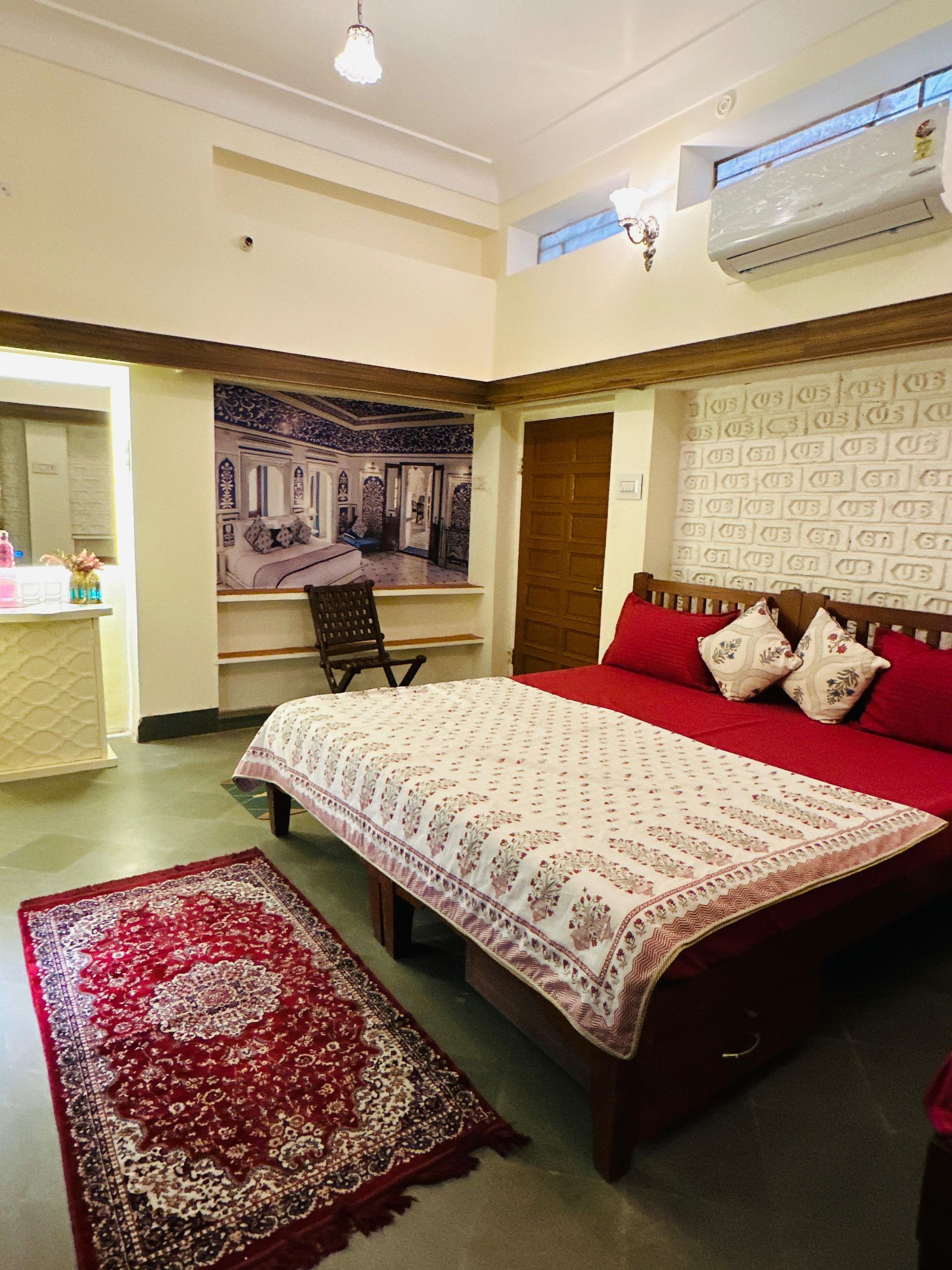 Travellers Village Emerald Room