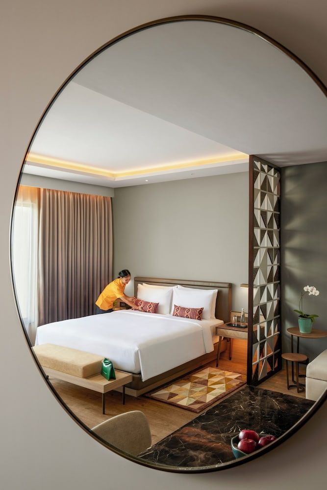 Premium Room, 1 King Bed, Pool View
