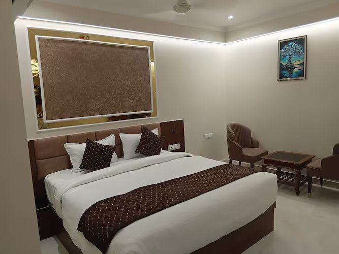 Hotel Sundaram Continental Deluxe Room 4