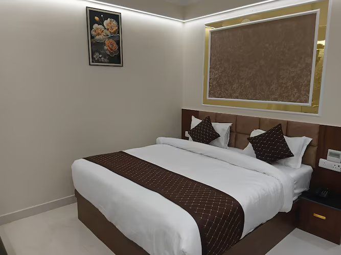 Hotel Sundaram Continental Deluxe Room 7