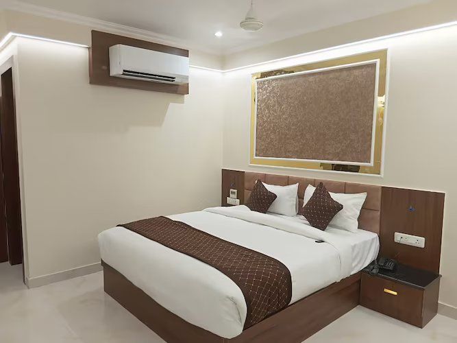 Hotel Sundaram Continental Deluxe Room 2