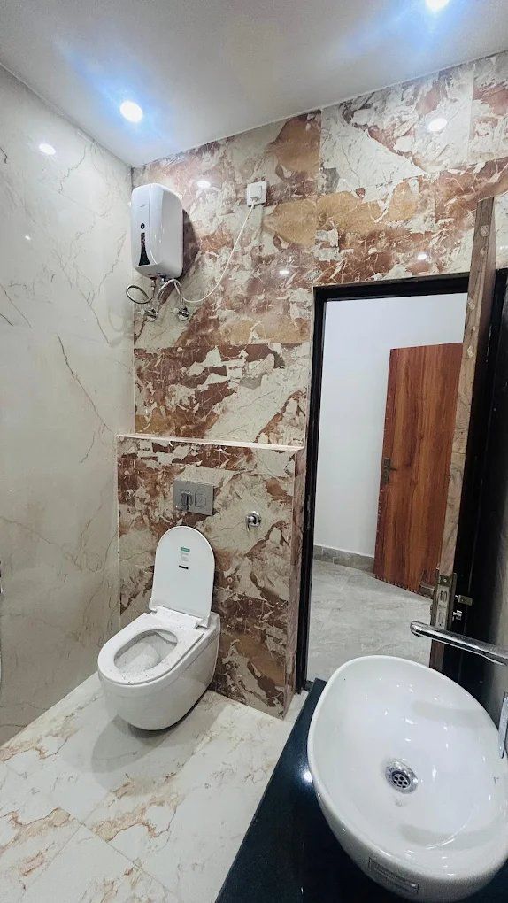 The Grand Palace Deluxe Room 6