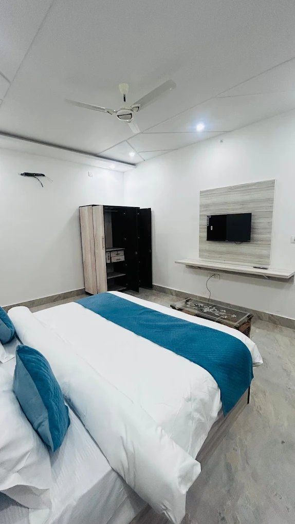 The Grand Palace Deluxe Room 3