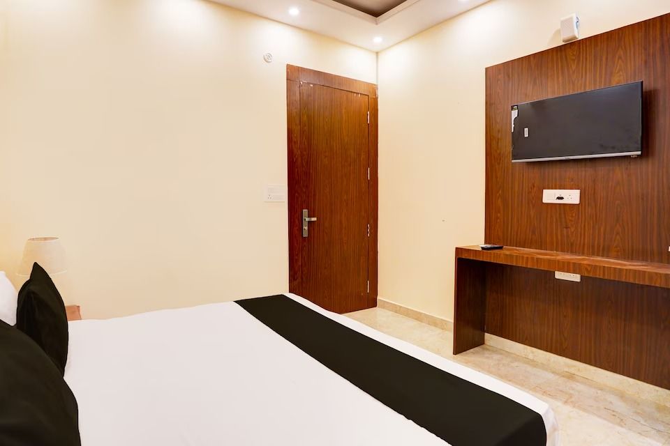 Hotel Radha Vrinda  Deluxe Room 7