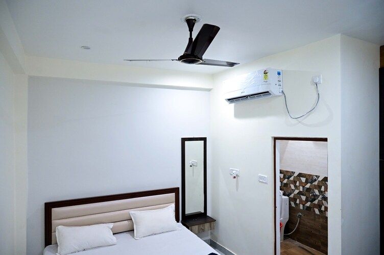 Deluxe AC Room