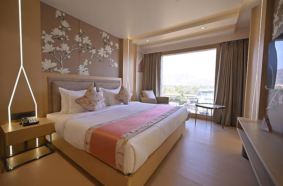 Deluxe room with Mountain view and King Bed