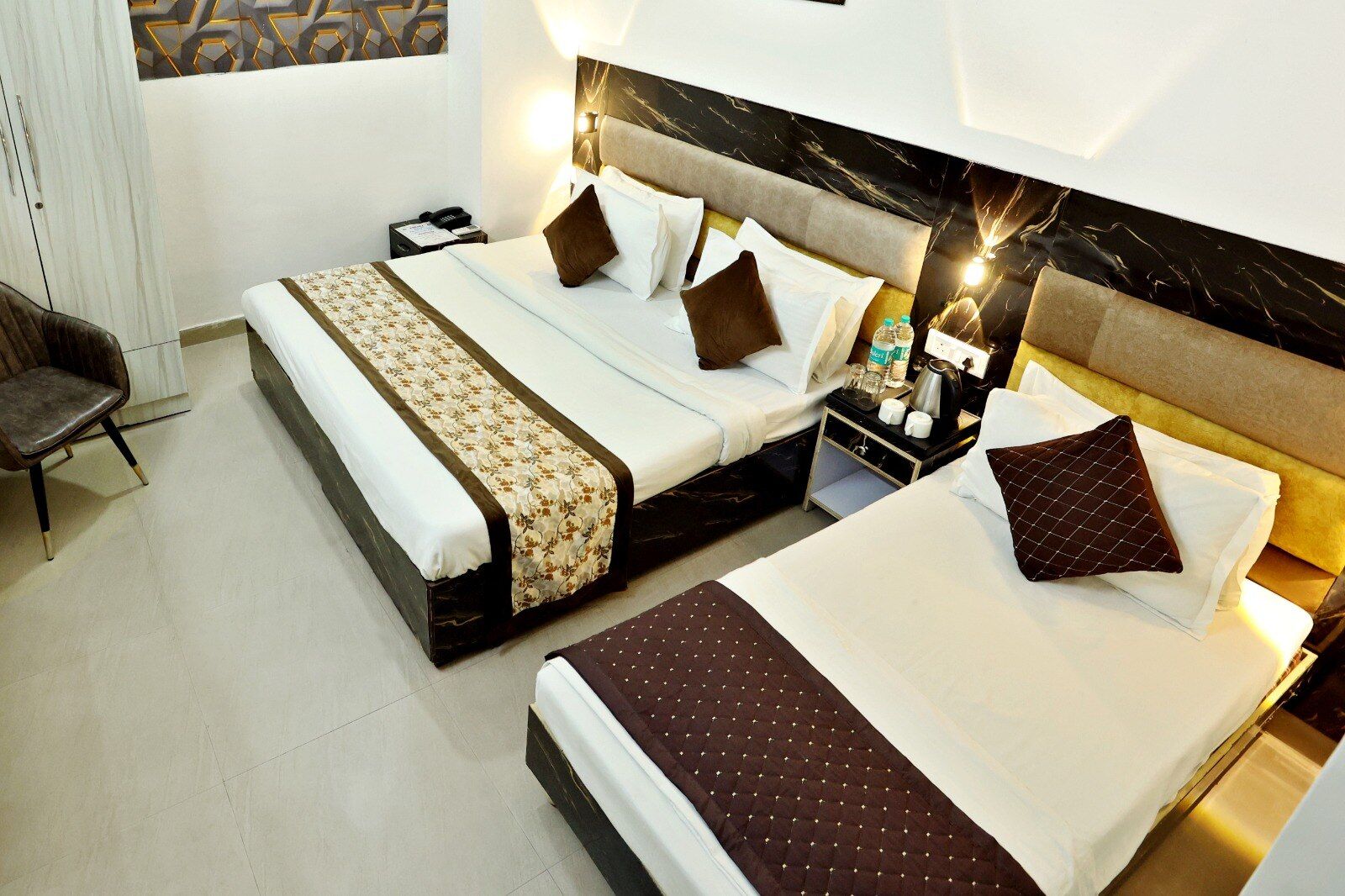 DELUXE TWIN ROOM (2 Singal Bed)