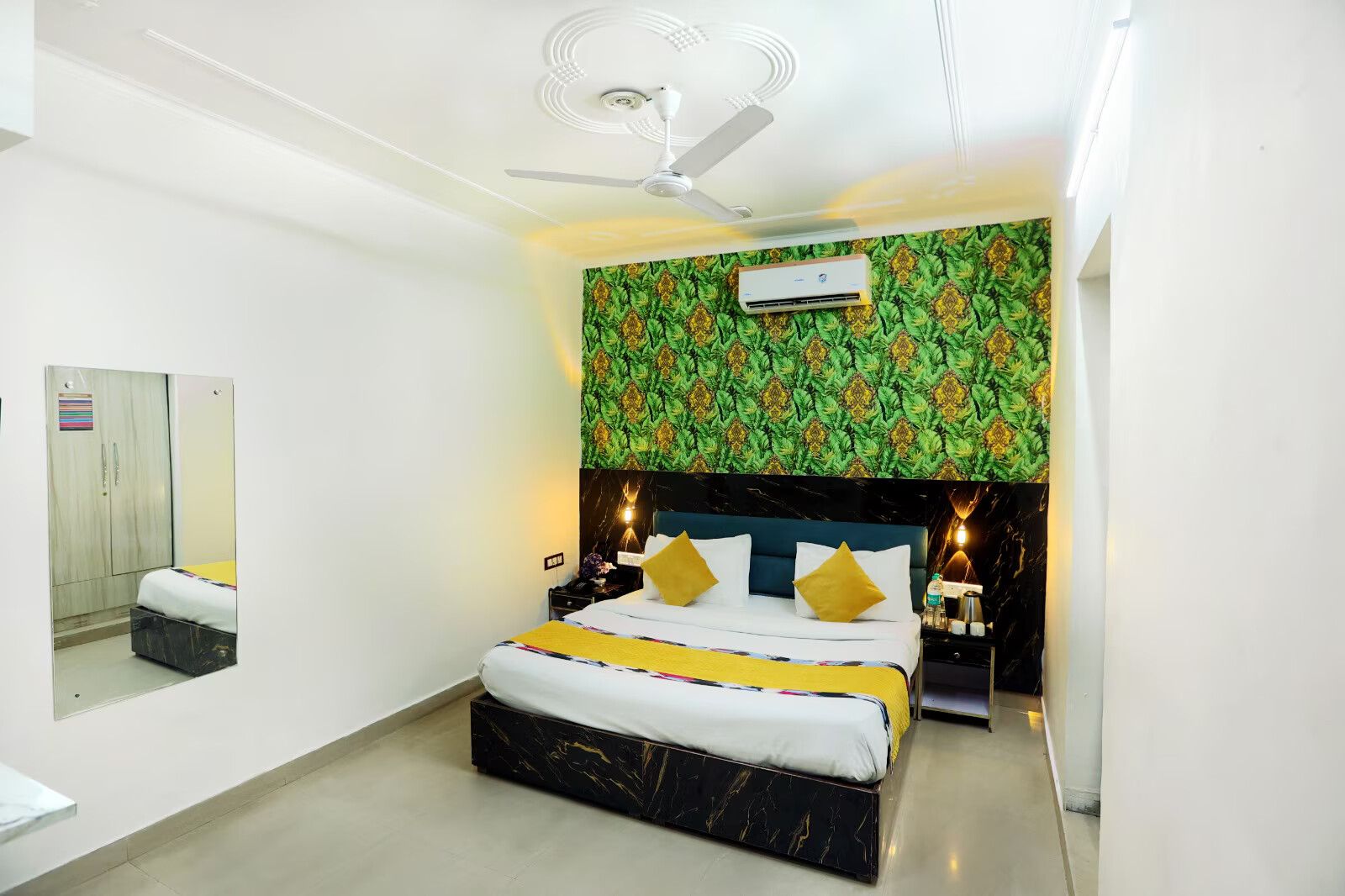 DELUXE ROOM (1 Double Bed)