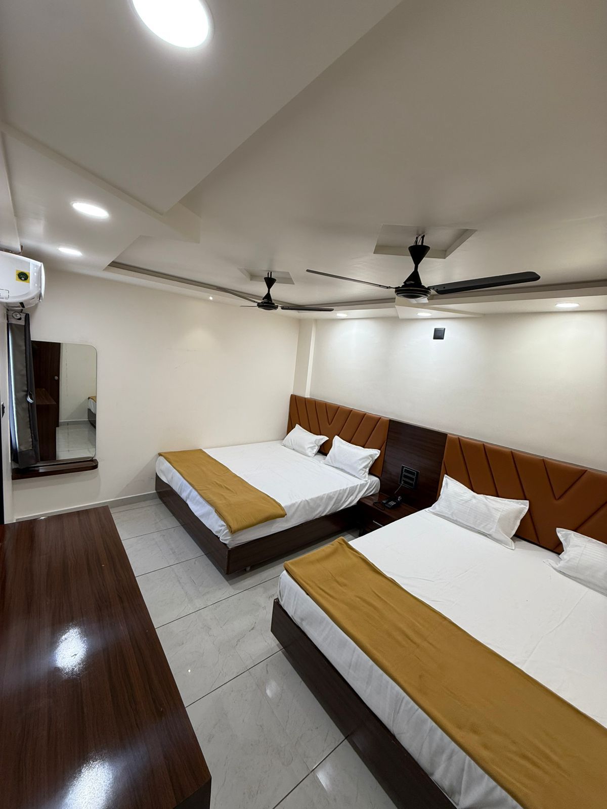HOTEL SHREE GANESH DWARKA AC ROYAL FAMILY FOUR BED ROOM 3