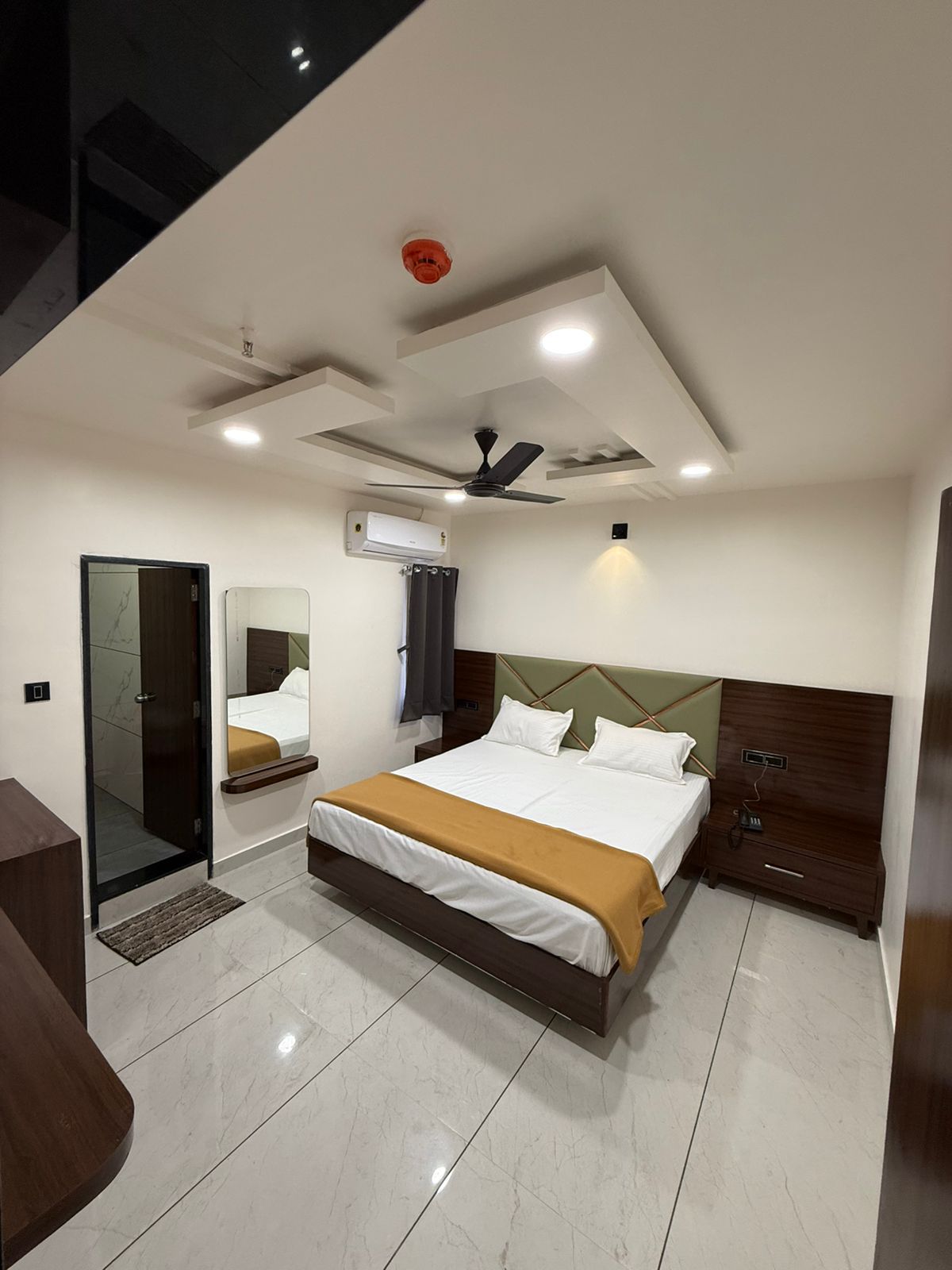 AC SUPERIOR DELUXE DOUBLE BED ROOM