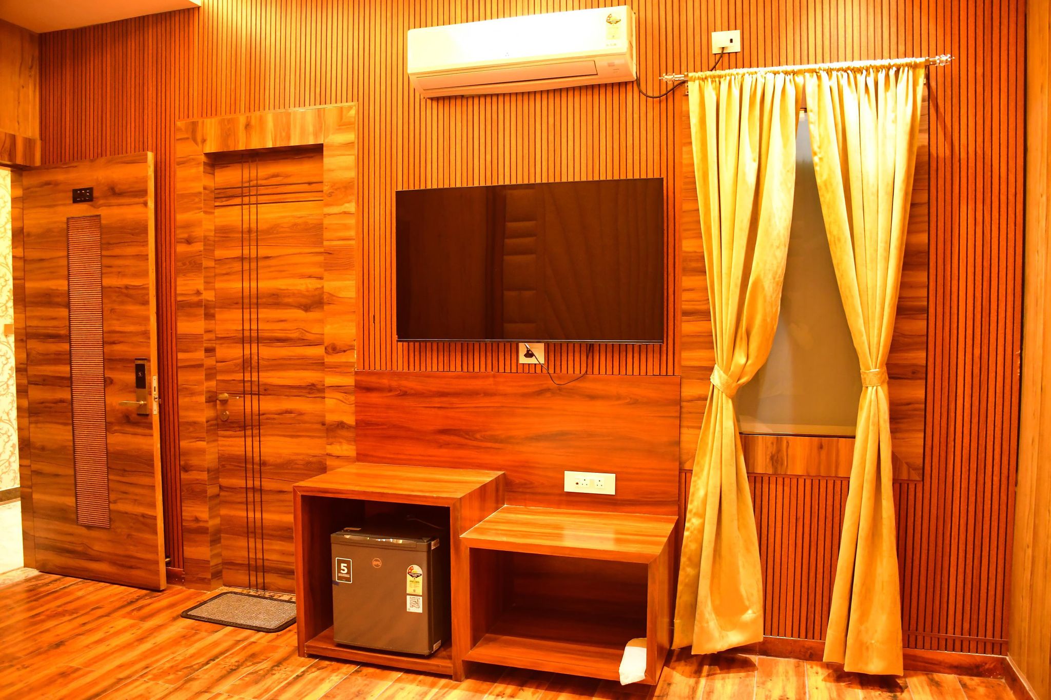 Hotel Blue Stone Super Deluxe Room 8