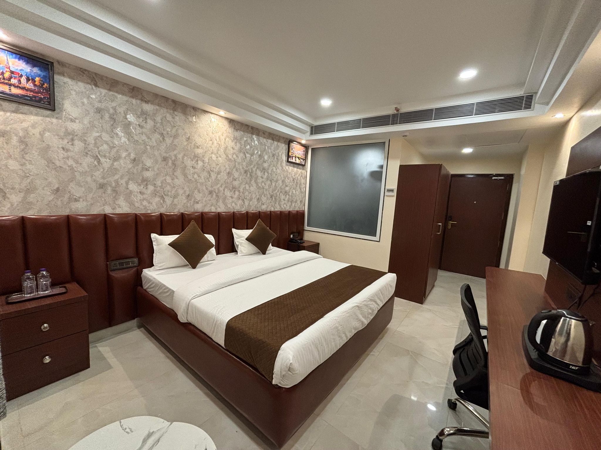 Hotel The Spark Deluxe Room with Openable Window 2