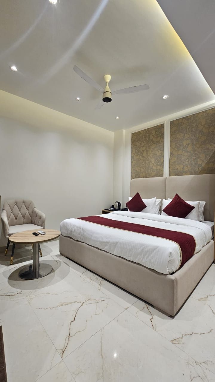 HOTEL SAROMA PORTICO,Prayagraj Standard Room
