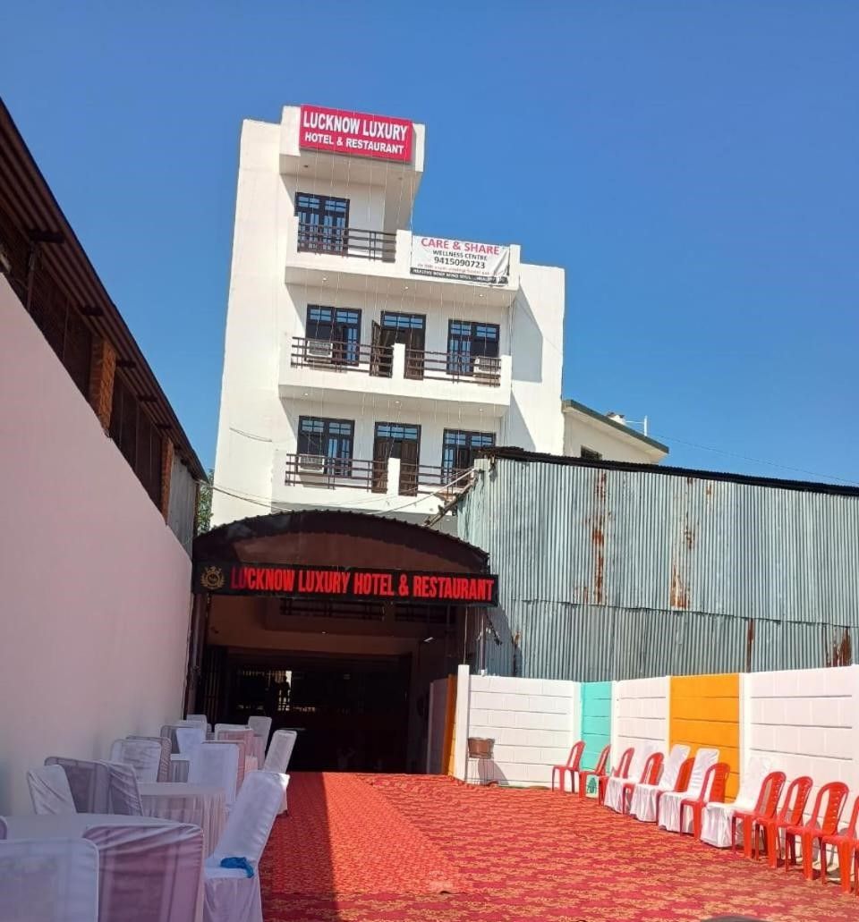  Lucknow Luxury Hotel And Restaurant