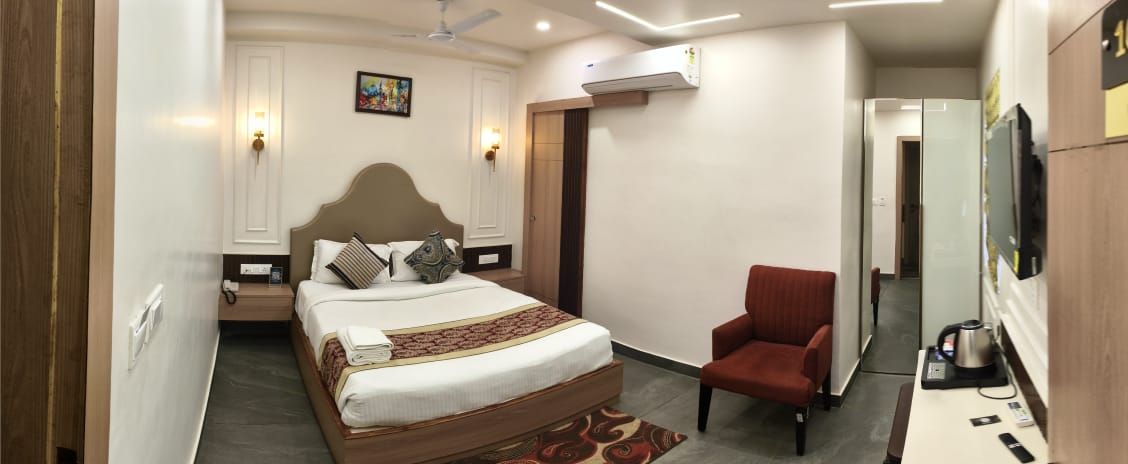  Lucknow Luxury Hotel And Restaurant Deluxe Room 4