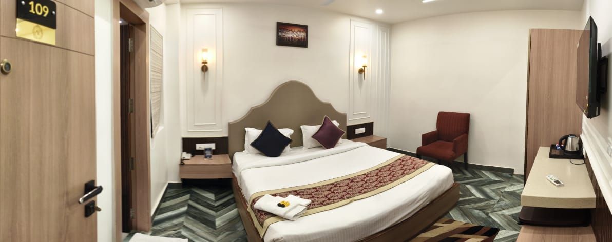 Lucknow Luxury Hotel And Restaurant Deluxe Room 2