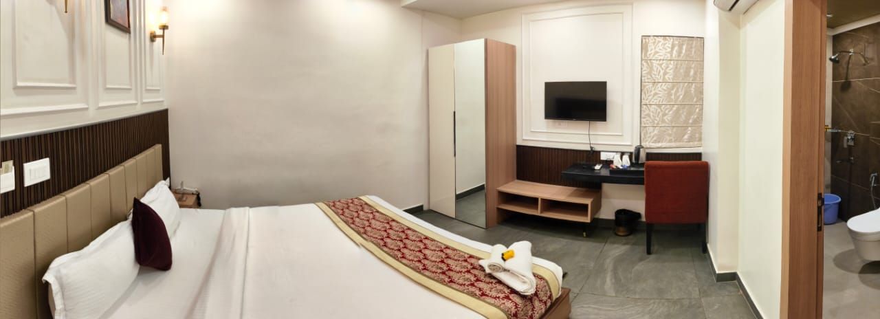  Lucknow Luxury Hotel And Restaurant Deluxe Room 9