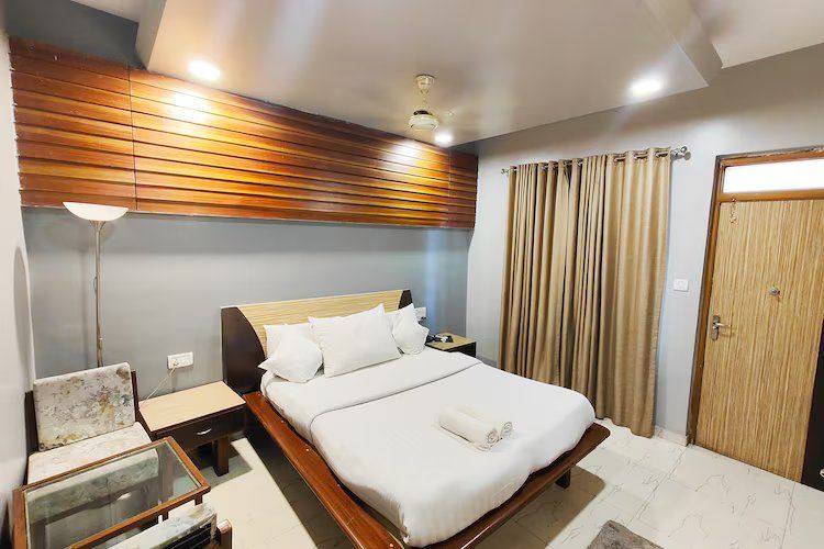 Superior room with bathtub
