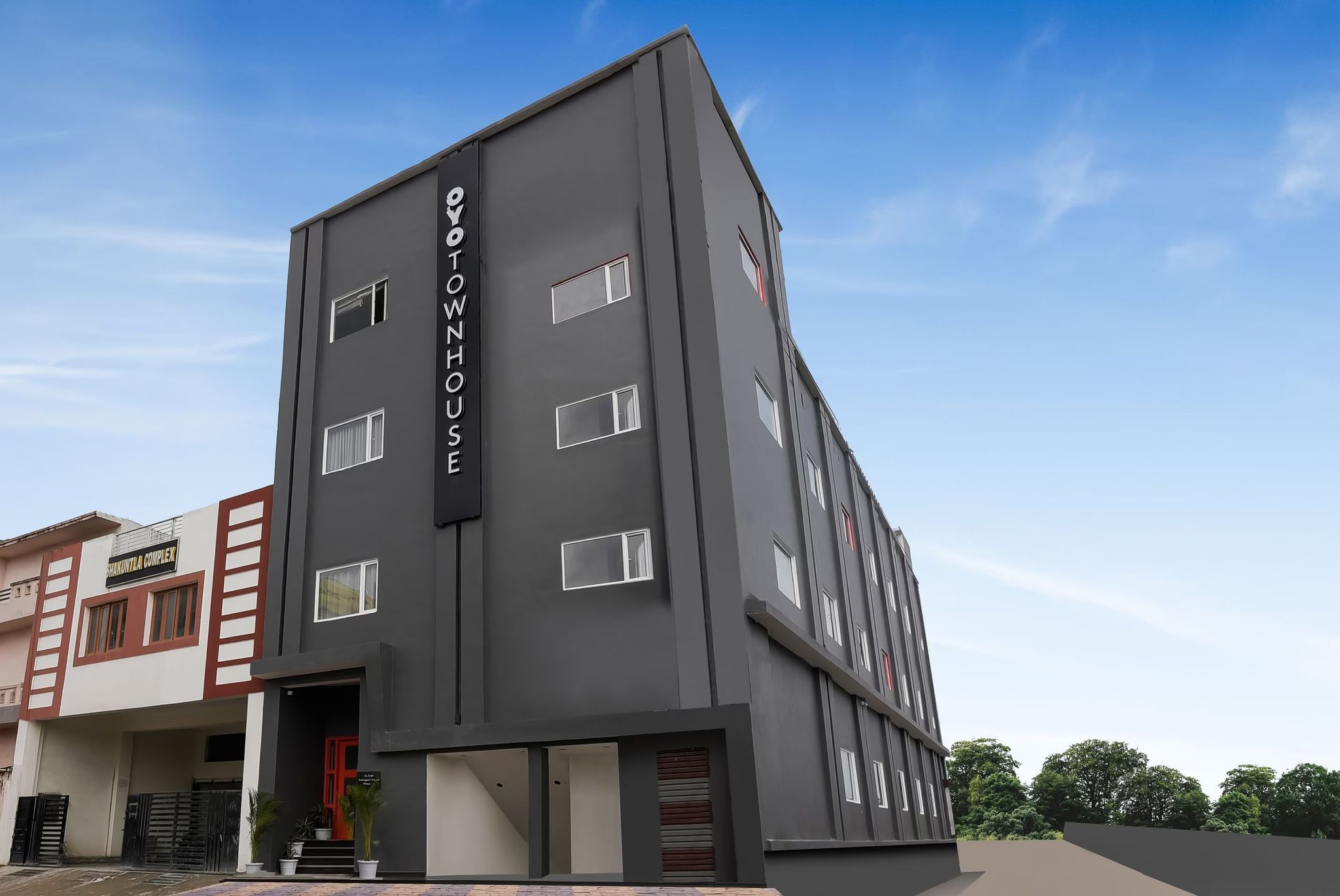 Rrooms Hotel Awadh Airport