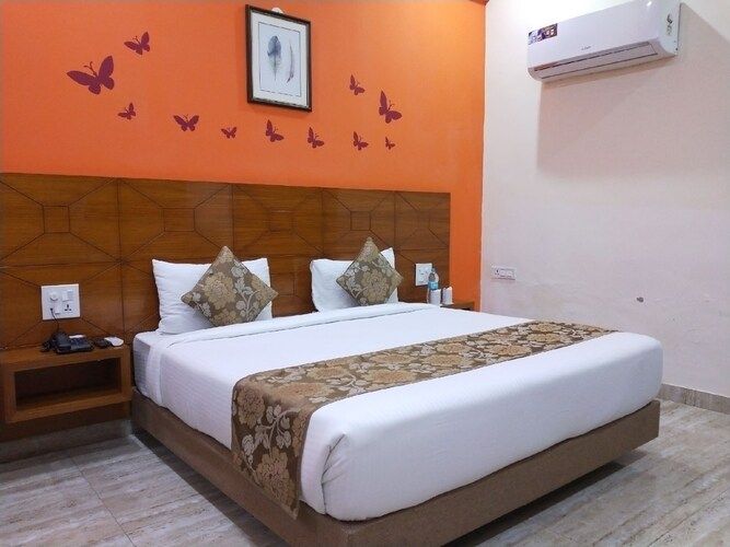 Rockwood Resort Standard King Room 2