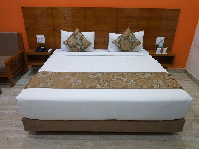 Rockwood Resort Standard King Room