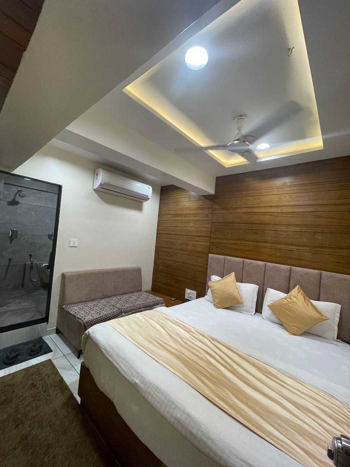 Hotel Naman Inn Deluxe Room 4