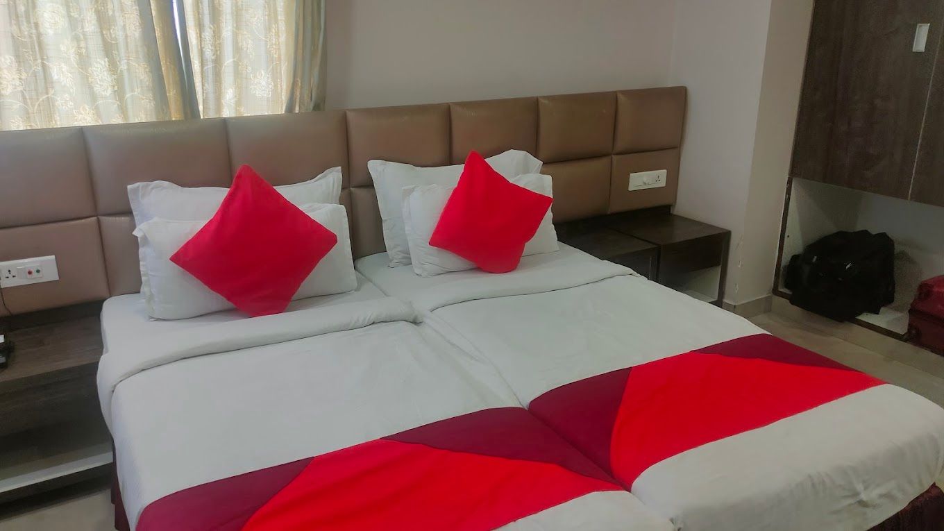 Hotel Vrinda Regency Deluxe Room (Twin Bed No Balcony) 3