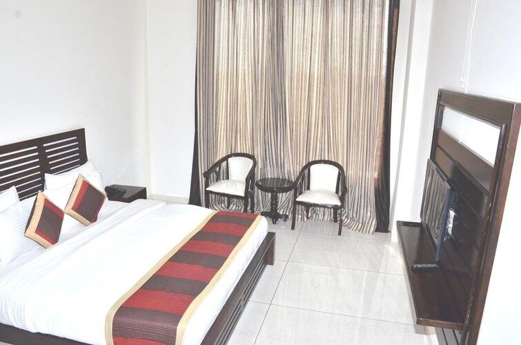 Hotel Shivanand Palace Deluxe AC Room 2