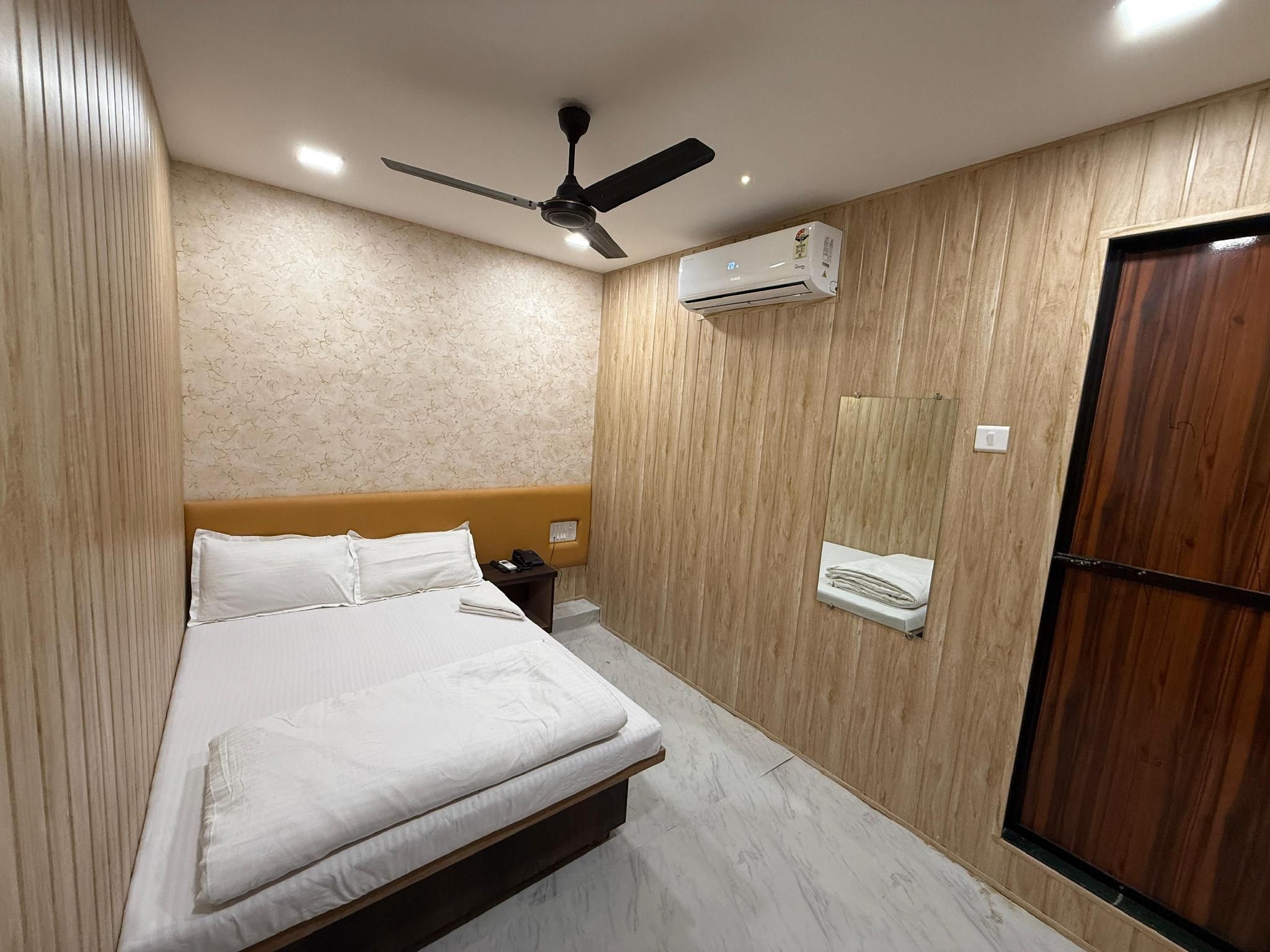 Standard Double Room No Window