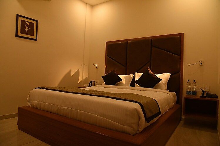 Hotel Paras Royale Executive Room 2