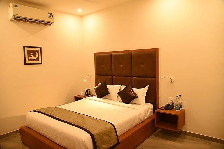 Hotel Paras Royale Superior Room 2