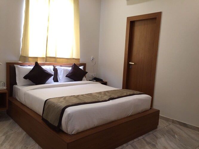 Hotel Paras Royale Executive Room